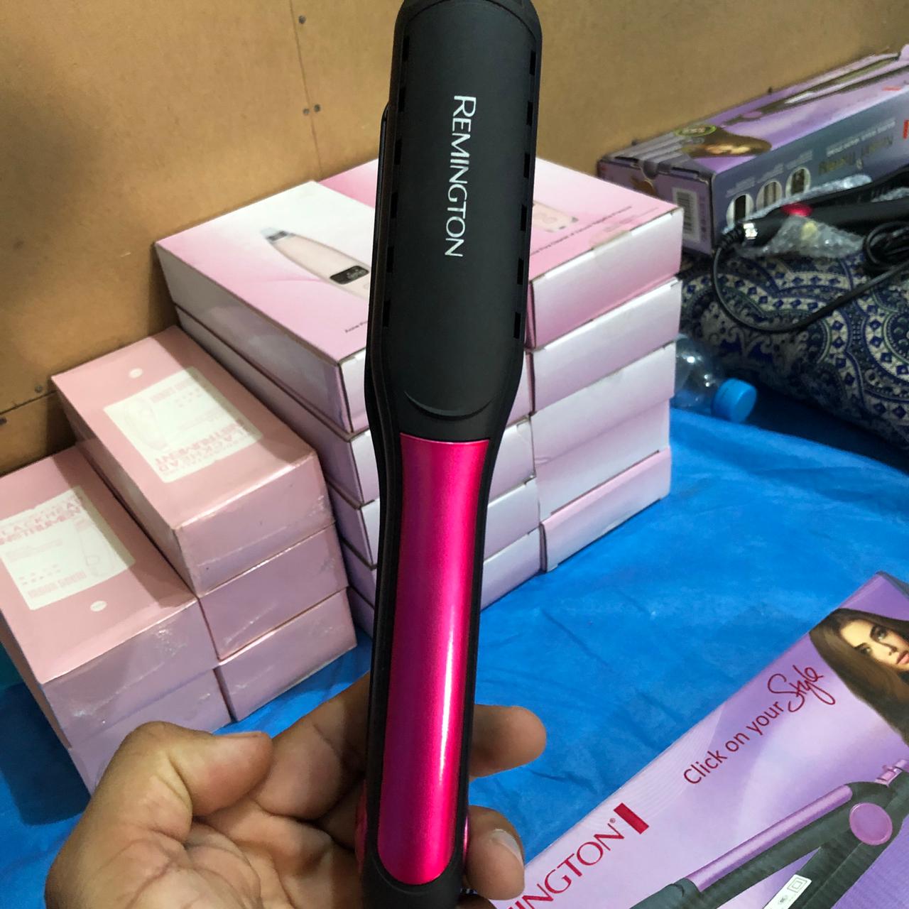 REMINGTON HAIR STRIGHTENER AND  KERATIN THERAPY